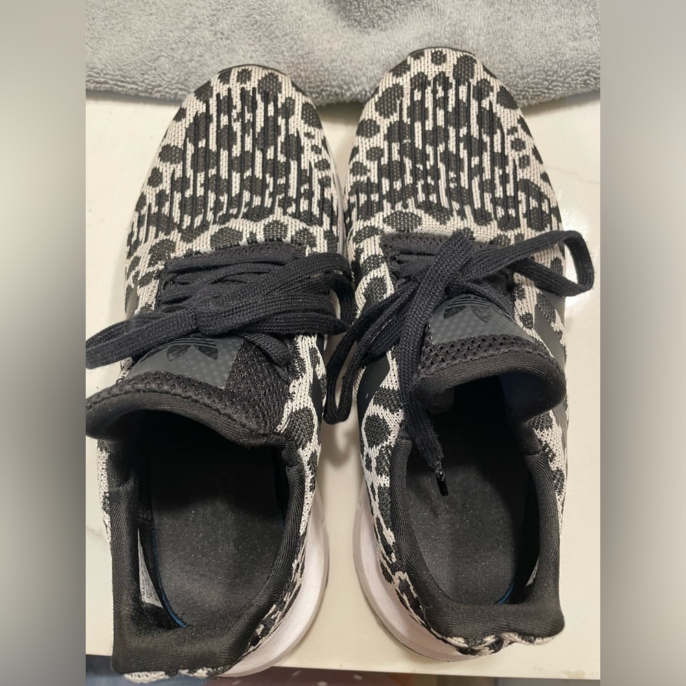 Adidas Swift Run Size 8 Barely Wore 3 Times Great… - image 1